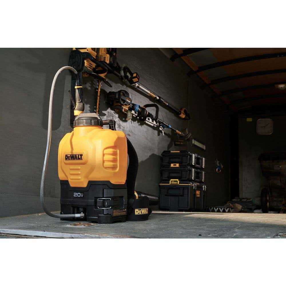 DEWALT Backpack Sprayer, 4 Gallon, 20V MAX Lithium-Ion Powered - 190742