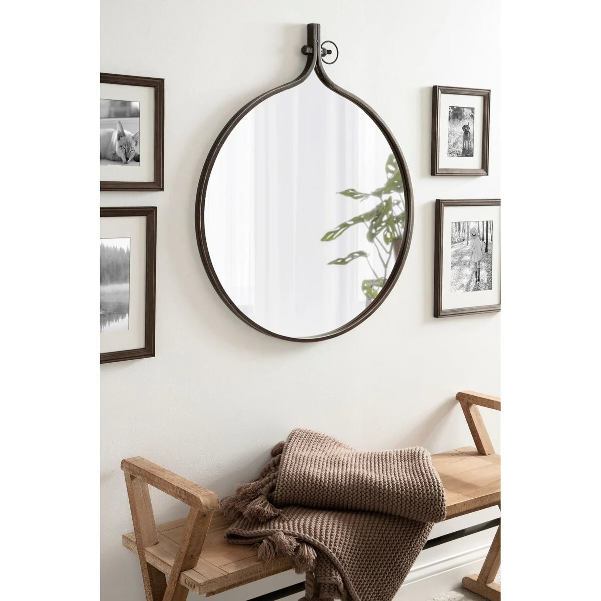 Modern Round Wall Mirror With Decorative Metal Frame