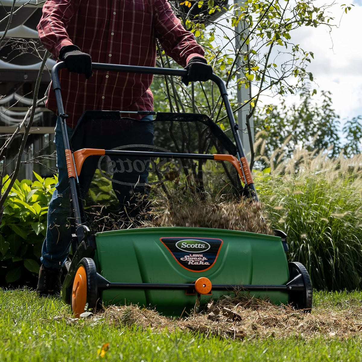 Push-Type Lawn Sweeper With 26-Inch Sweeping Width And 3.6 Gallon Dust Collection Bag