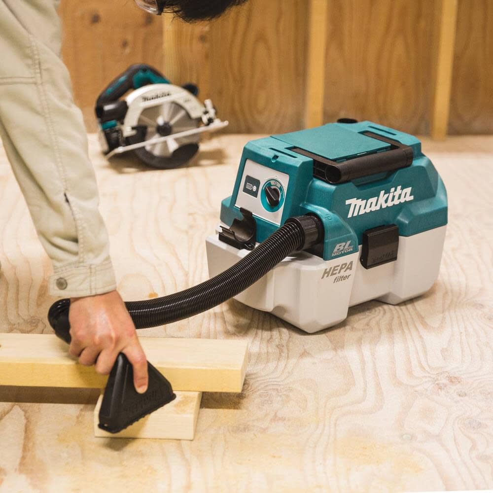 Makita 18V LXT 2 Gallon HEPA Portable Wet/Dry Dust Extractor/Vacuum Kit - XCV11T
