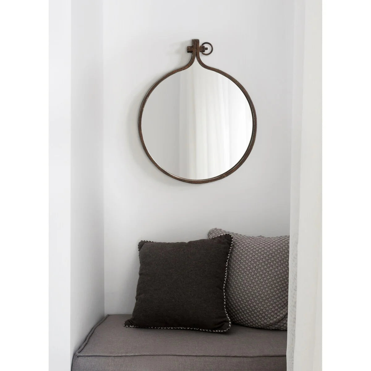Modern Round Wall Mirror With Decorative Metal Frame